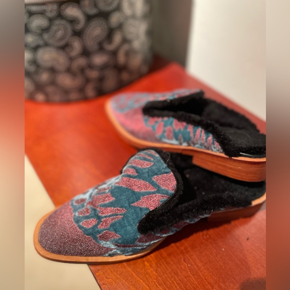 Free People Velvet Low Heel Mules / Slip-on Furry Shoes 37 (6.5M)